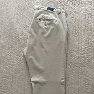 Mugsy Tan Chino 40x30